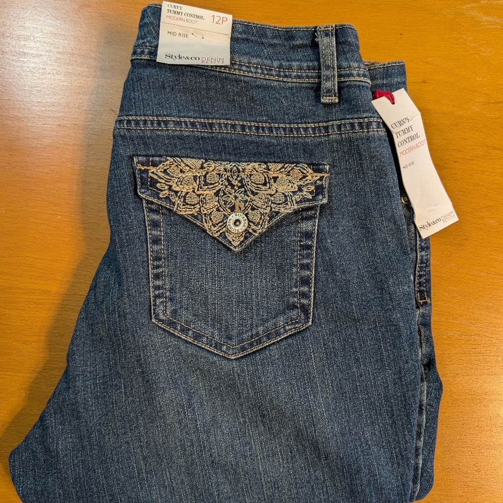 Style & Co Modern Boot Cut Jeans Size 12P Gorgeous Bling Pockets - Picture 1 of 11